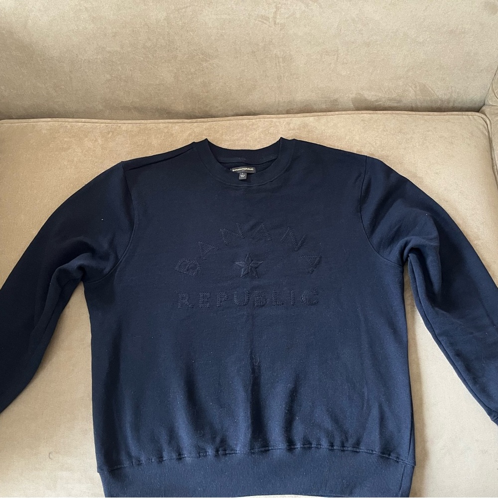 Banana Republic Men's Dark Blue Crewneck Sweater. Size L